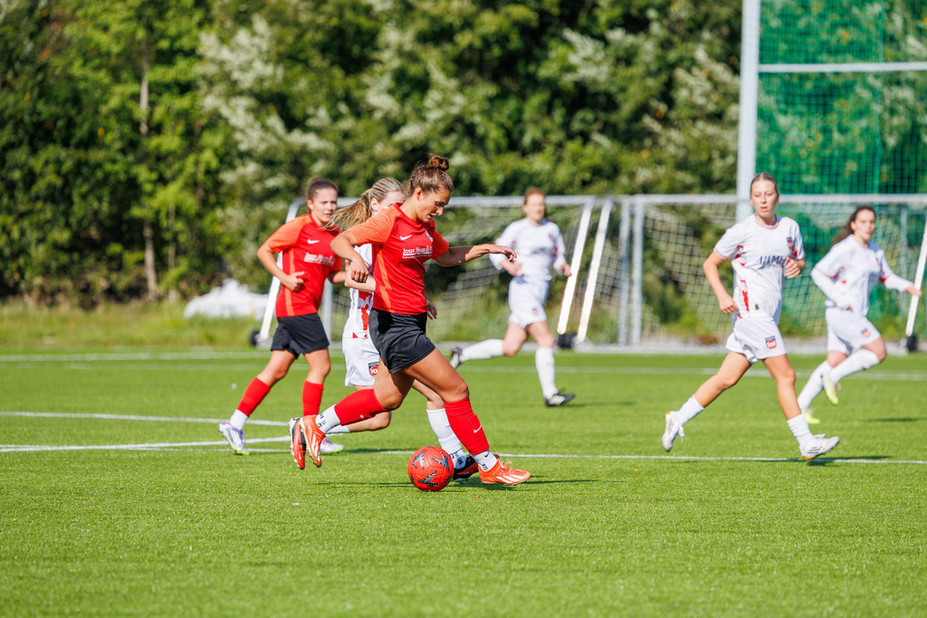 FCHHÜT_251003_4096 | 1.FC Heidenheim 1846 II vs. TSV Hüttlingen, Fußball, Frauen, Bezirkspokal, 2025/2026, 1.Runde, 03.10.2025 in Mergelstetten, Sportplatz 2(Foto: Michael Bulling) - Realisiert mit Pictrs.com
