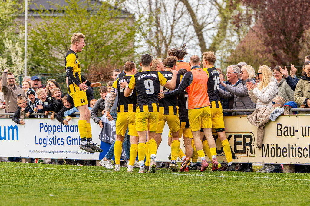 Fußball I Herren I Saison 2025-2026 I Kreisliga VEC I 22. Spieltag I SC SW Bakum - SV Falke Steinfeld I 24075 | jns.sportfotos - Realisiert mit Pictrs.com