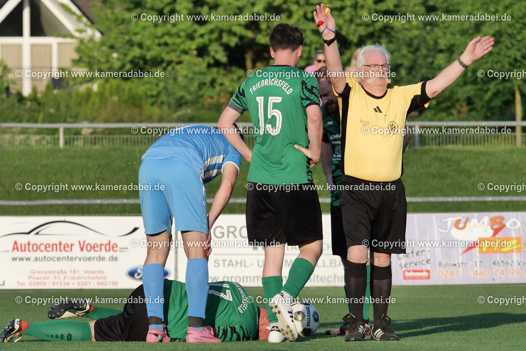 Fußball Kreispokal 25/26 Ü 32 : Spiel um Platz 3 : SV 08/29 Friedrichsfeld - SV Ringenberg AH  2 : 1 | Fußball Kreispokal 25/26 Ü 32 : Spiel um Platz 3 : SV 08/29 Friedrichsfeld - SV Ringenberg AH  2 : 1Spielort : Voerde Friedrichsfeld - Realisiert mit Pictrs.com