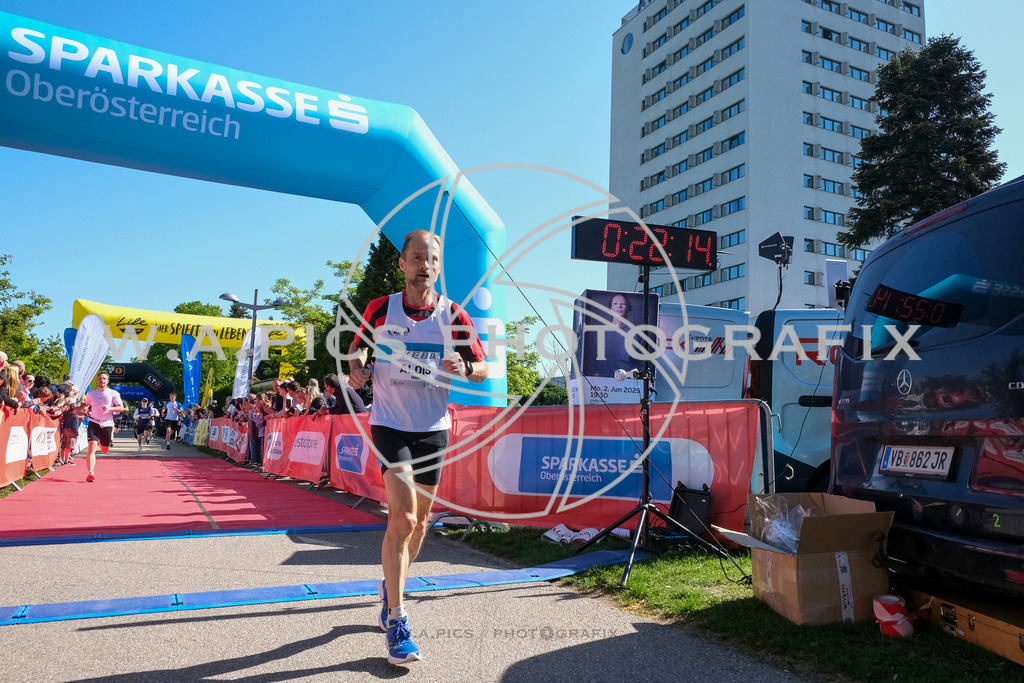 ..... | LINZ,AUSTRIA,27.April 24, Int. 3 Brückenlauf Linz  , Image shows: Photo: WAPICS / Michael ring