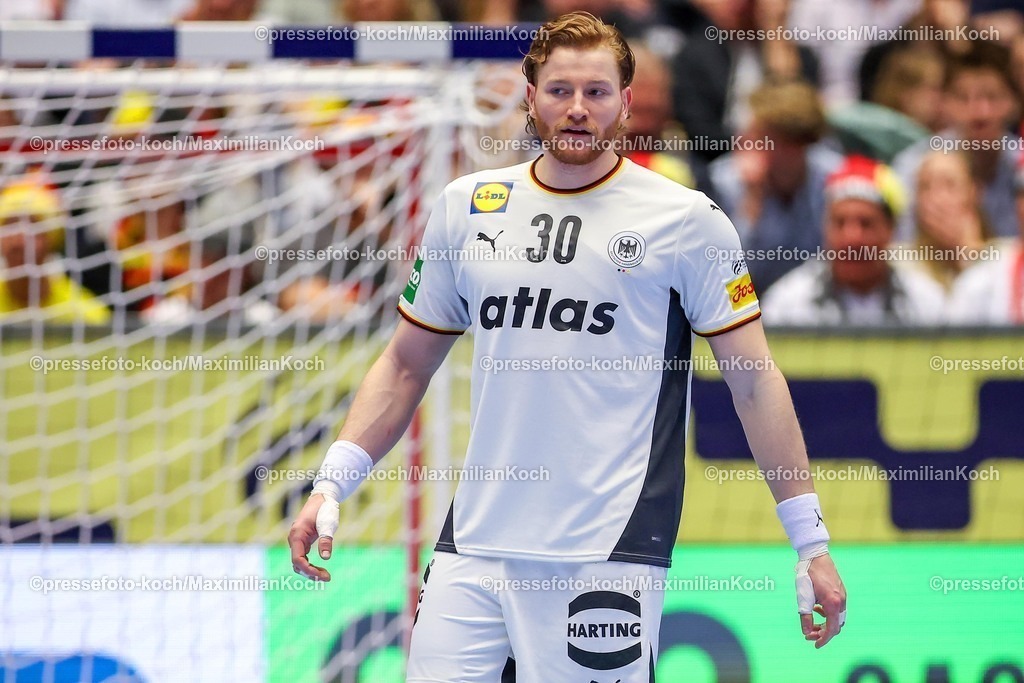 EHF15012602158 | 15.01.2026, Handball, Men's EHF EURO 2026, Deutschland - Österreich, Jyske Bank Boxen in Herning, Dänemark, Preliminary Round:  Tom Kiesler (Germany #30) 