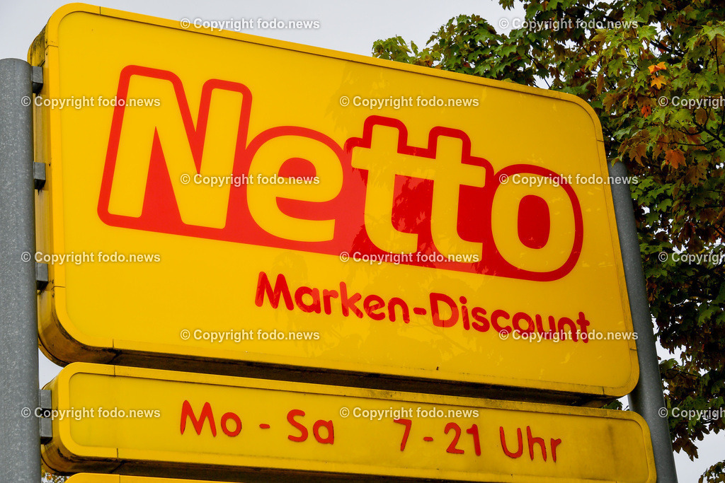 Deutschland_ Baden-Wuerttemberg_ Stuttgart_ 25.10.2025-46 | 25.10.2025, Deutschland, GER, Baden-Wuerttemberg, Stuttgart, im Bild Themenbild, Netto, Supermarkt, Discounter, Marken-Discount, Lebensmittel, Einkaufen, Einzelhandel, Deutschland, Stuttgart, Oeffnungszeiten, Montag, Samstag, Schild, Logo, Reklame, Werbung, Gelb, Rot, Handel, Konsum, Versorgung, Preiswert, Stadt, Alltaeglich, Stadtansichten, Feature, Symbolbild 