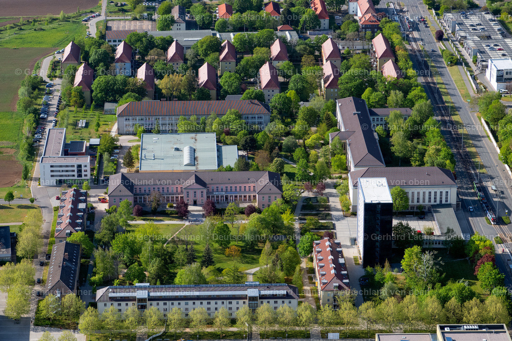 4025824 | ERFURT 06.05.2020 Campus- Gebäude der Universität Erfurt entlang der Nordhäuser Straße im Ortsteil Andreasvorstadt in Erfurt im Bundesland Thüringen, Deutschland. Weiterführende Informationen bei: Universität Erfurt. // Campus building of the university Erfurt along the Nordhaeuser Strasse in the district Andreasvorstadt in Erfurt in the state Thuringia, Germany. Further information at: Universitaet Erfurt. Foto: Gerhard Launer
