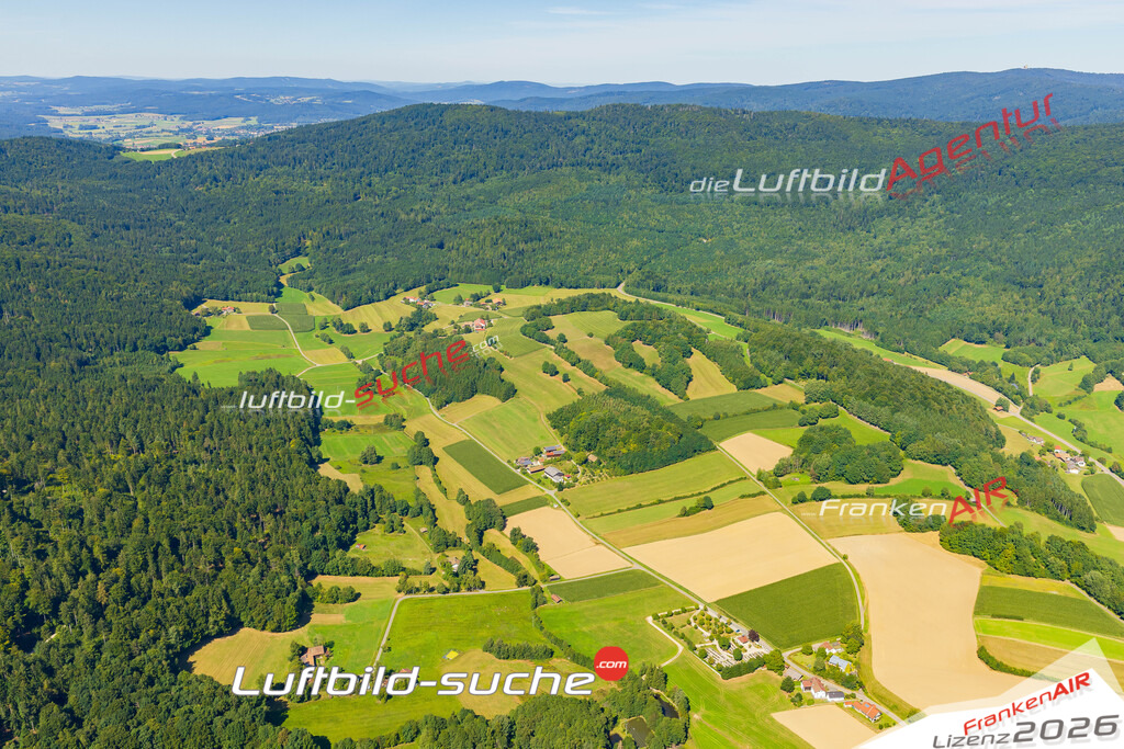 Luftaufnahme der Stadt Gleißenberg - Die Luftaufnahme wurde 2025 vom UL-Flugzeug heraus erstellt ( keine Drohne ) - Hochauflösende Luftaufnahme - für professionelle Ausdrucke geeignet. Die Geschenkidee !Mit Lizenz und Bildrechte bestellbar