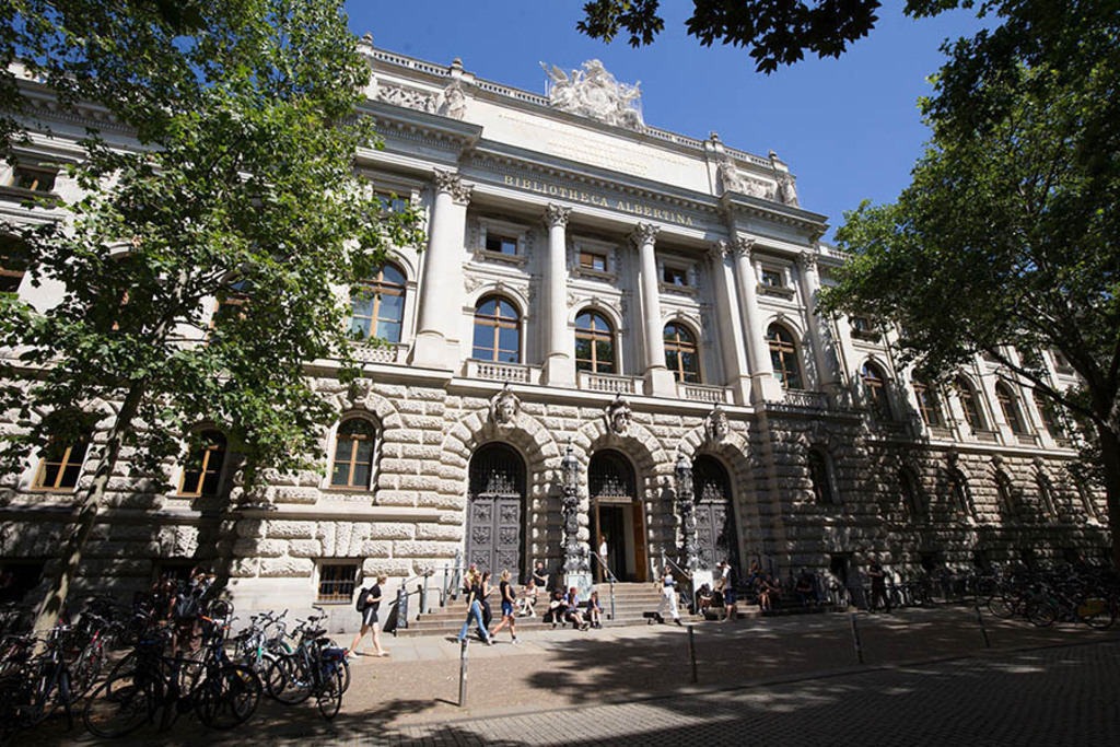 Foto: Leipzig - Universitätsbibliothek | Das Team hinter BILDLEXIKON LEIPZIG bündelt historische wie aktuelle Informationen über die Stadt Leipzig in Text und Bild auf einer Plattform und stellt diese der interessierten Öffentlichkeit zur Verfügung.