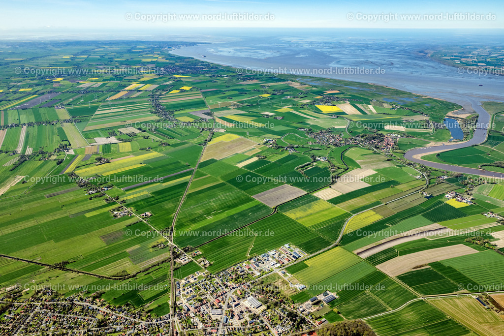 Cadenberge_bis_Otterndorf_ELS_1235300423 | CADENBERGE 30.04.2023 Strukturen auf landwirtschaftlichen Feldern in Cadenberge im Bundesland Niedersachsen, Deutschland. // Structures on agricultural fields in Cadenberge in the state Lower Saxony, Germany. Foto: Martin Elsen