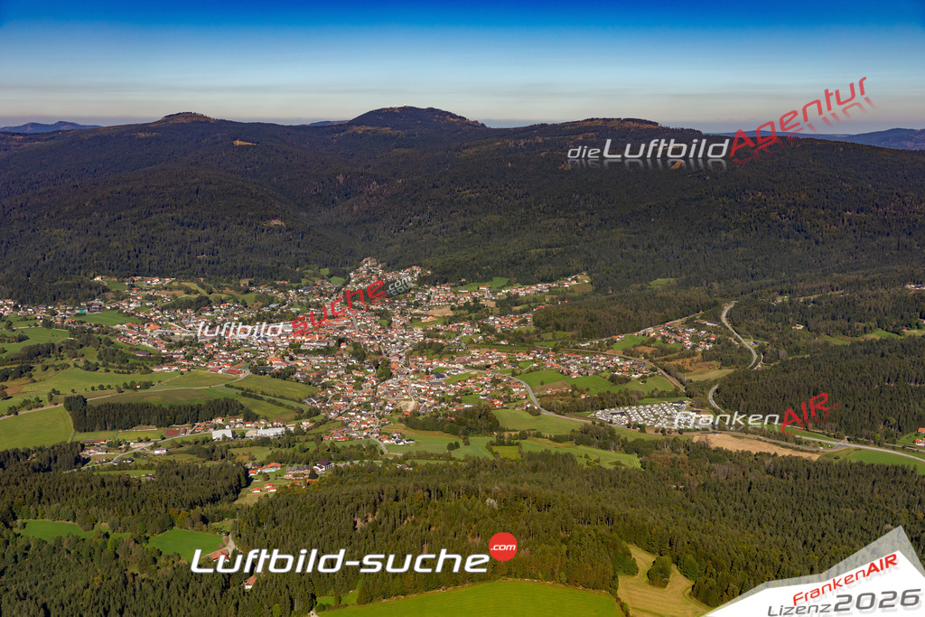 Das Luftbild der Stadt Bodenmais wurde 2021 vom Flugzeug heraus erstellt (keine Drohne) Aufnahmehöhe ca.450 Meter- hohe Bildauflösung und Druck-Qualität garantiert!