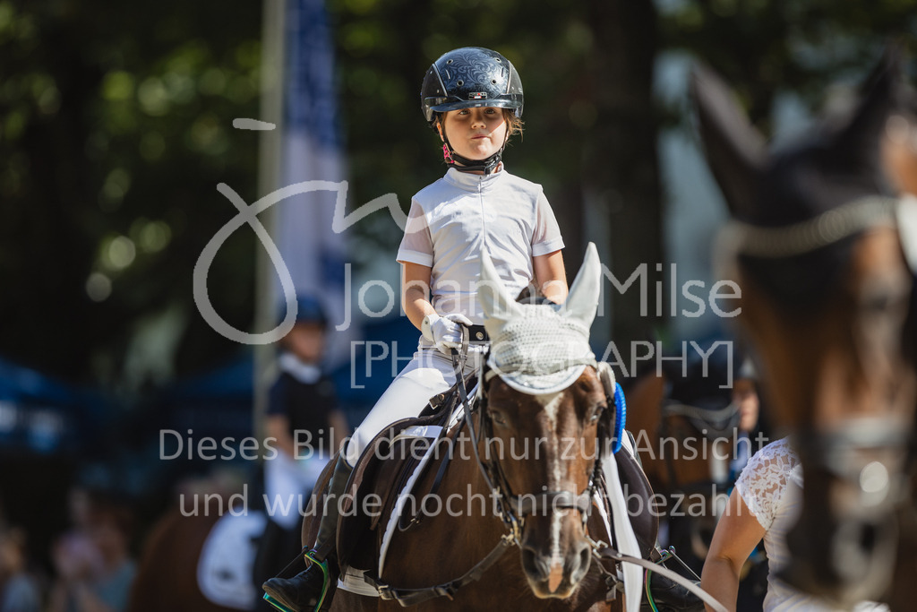 230910_OWLCh_Führzügel-158 | Deine schönsten Turniermomente als professionelle Fotos! Entdecke hochwertige Pferdesport-Fotografie im Online-Shop. Jetzt Fotos finden & bestellen!