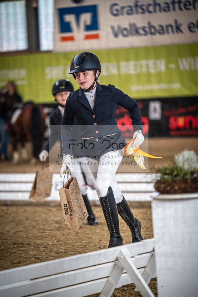 DOS_0081 | Entdecke hochwertige Reitturnierfotos von Foto Oger. Professionell, emotional und authentisch – jetzt Lieblingsmomente im Shop bestellen.Deutschlandweite Turnierfotografie. - Realisiert mit Pictrs.com