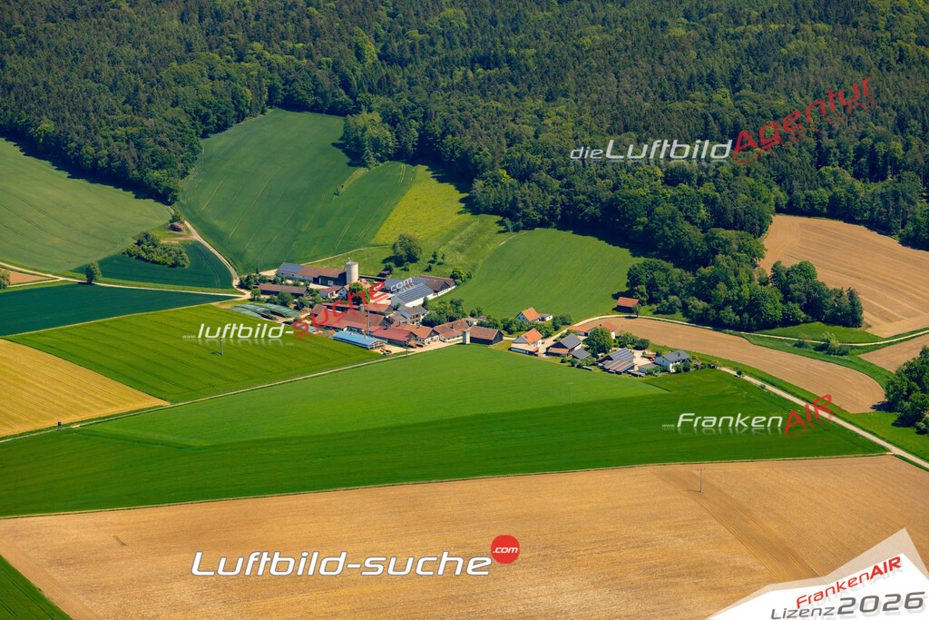Das Luftbild zeigt : Pestendorf Weng - Die Luftaufnahme wurde 2024 vom UL-Flugzeug aus erstellt ( keine Drohne ) - Hochauflösende Luftaufnahme - Für grossformatige Ausdrucke geeignet. Die Geschenkidee !Mit Lizenz und Bildrechte bestellbar