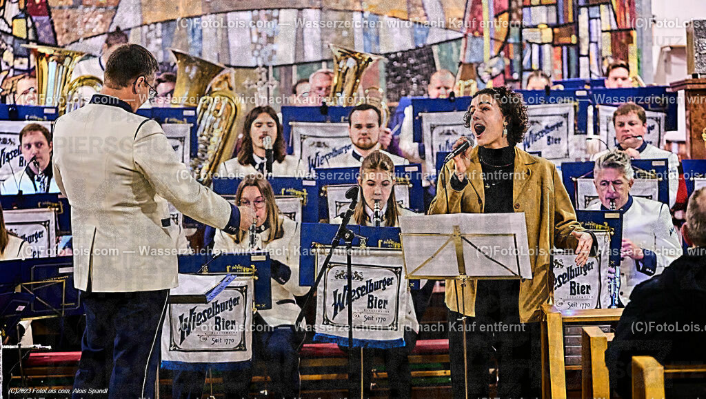 ALP4673_Wieselburger Brauereikapelle_Konzert | (C)FotoLois.com, Alois Spandl, WEIHNACHTSKONZERT der Betriebsmusikkapelle der Brauerei Wieselburg in der Pfarrkirche, durch´s Programm führte Pfarrer Daniel Kostrzycki, anschließende Verköstigung durch die Landjugend Wieselburg, Fr 8. Dez. 2023.