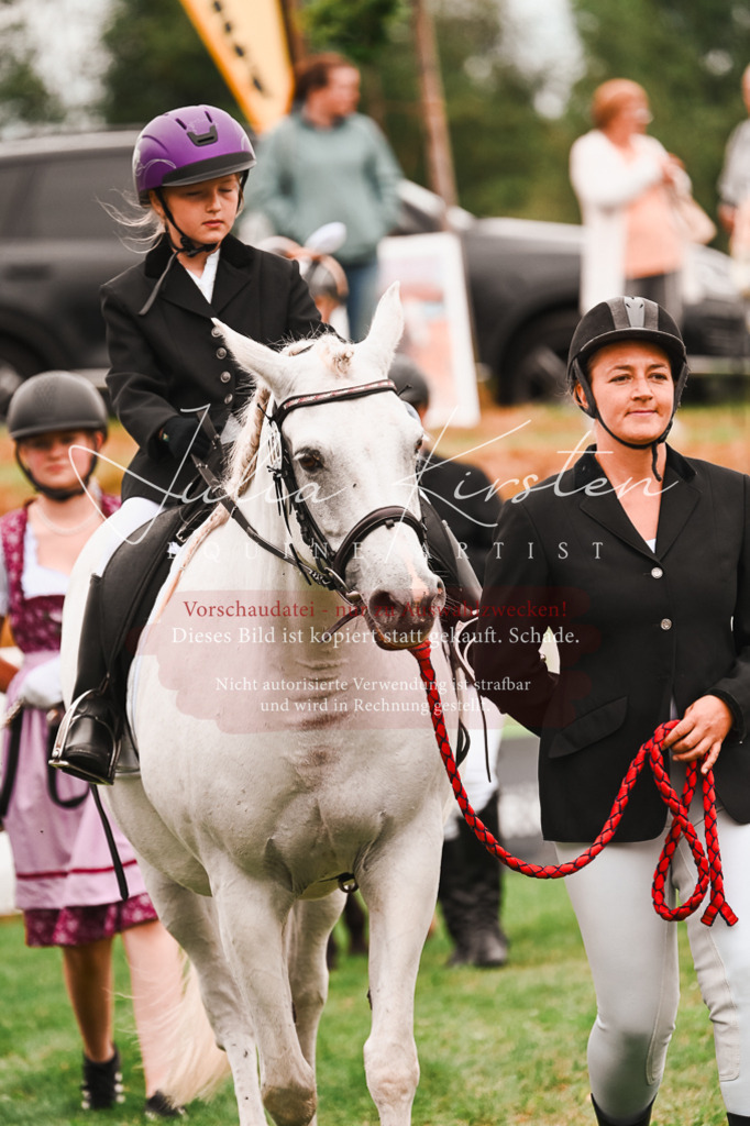 DSC_7390 | Pferde- und Turnierfotografie in Westsachsen. Pferdeportraits, Auftragszeichnungen und intuitive Kunst.