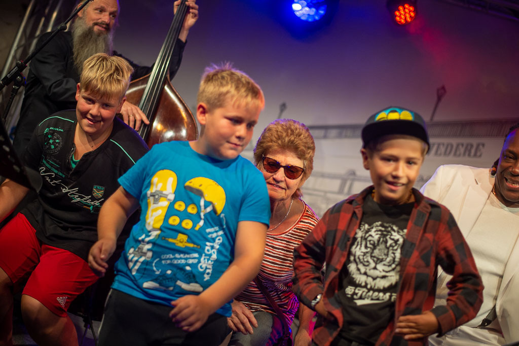 Summ Summ Salsa | Kinderkonzert Summ Summ Salsa mit Klazz Brothers & Cuba Percussion im Forte Belvedere Leisnig zum Festival Hallo Leisnig 2022. - Realisiert mit Pictrs.com