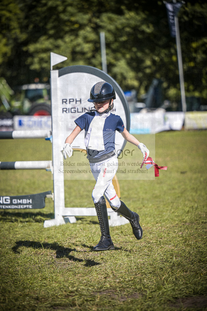 DOS_0058 | Entdecke hochwertige Reitturnierfotos von Foto Oger. Professionell, emotional und authentisch – jetzt Lieblingsmomente im Shop bestellen.Deutschlandweite Turnierfotografie. - Realisiert mit Pictrs.com
