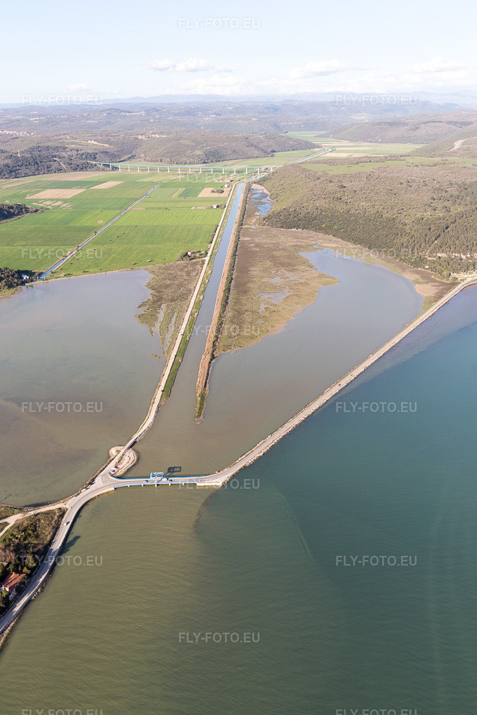 Vue aérienne: Vue de la ville à Antenal dans le département Gespanschaft Istrien, Croatie. Photo: IMG_106074.jpg prise le 13/04/2018 par Werner Riehm/FLY-FOTO.eu – Résolution de l'original: 3648 x 5472 px