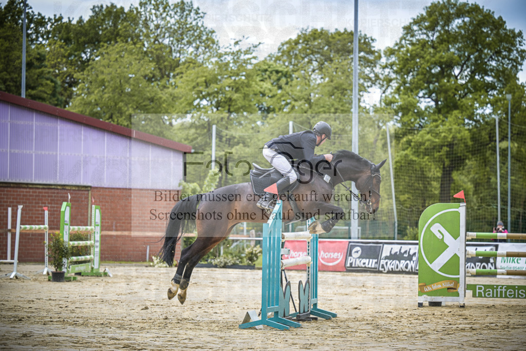 DOS_9411 | Entdecke hochwertige Reitturnierfotos von Foto Oger. Professionell, emotional und authentisch – jetzt Lieblingsmomente im Shop bestellen.Deutschlandweite Turnierfotografie. - Realisiert mit Pictrs.com