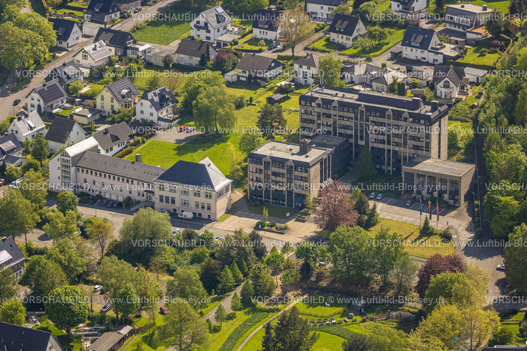Brilon240503401 | Luftbild, Behörde Kreisverwaltung Hochsauerland, Polizeiwache und Polizeidienststelle, Brilon, Sauerland, Nordrhein-Westfalen, Deutschland