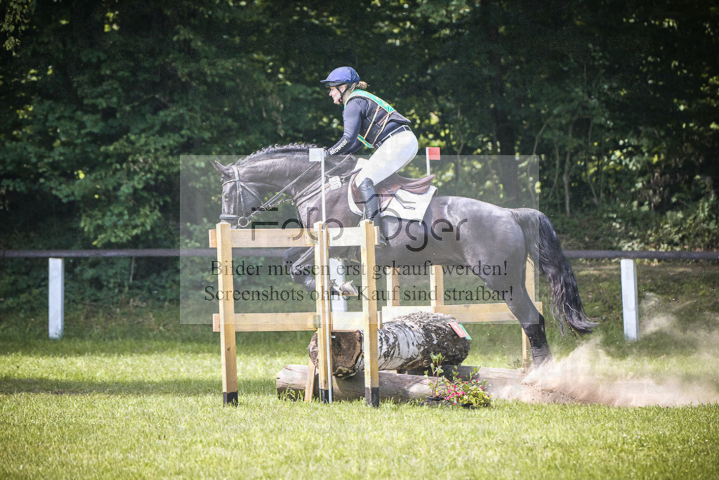 DOS_9229 | Entdecke hochwertige Reitturnierfotos von Foto Oger. Professionell, emotional und authentisch – jetzt Lieblingsmomente im Shop bestellen.Deutschlandweite Turnierfotografie. - Realisiert mit Pictrs.com