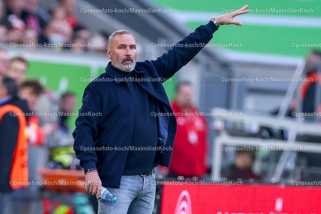 F9510042601056 | 10.04.2026, Fußball, Fortuna Düsseldorf - Holstein Kiel, 2. Fußball Bundesliga, Herren, Merkur Spiel-Arena, 29. Spieltag, Saison 2025 2026: Cheftrainer Tim Walter  (Holstein Kiel #hc) gestikulierend am Spielfeldrand   DFB regulations prohibit any use of photographs as image sequences and or quasi-video.