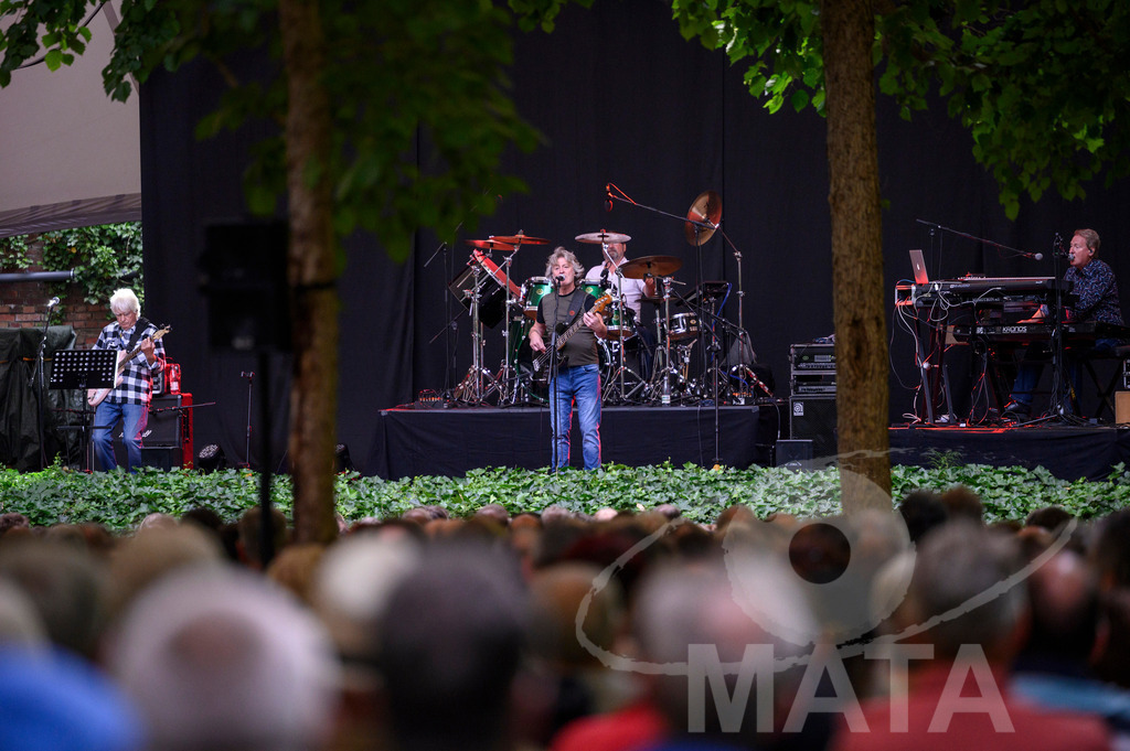 _DWI2437 | John Lees von John Lees' Barclay James Harvest live bei einem Konzert in Serenadenhof Nürnberg, 01.07.2023 - Realisiert mit Pictrs.com