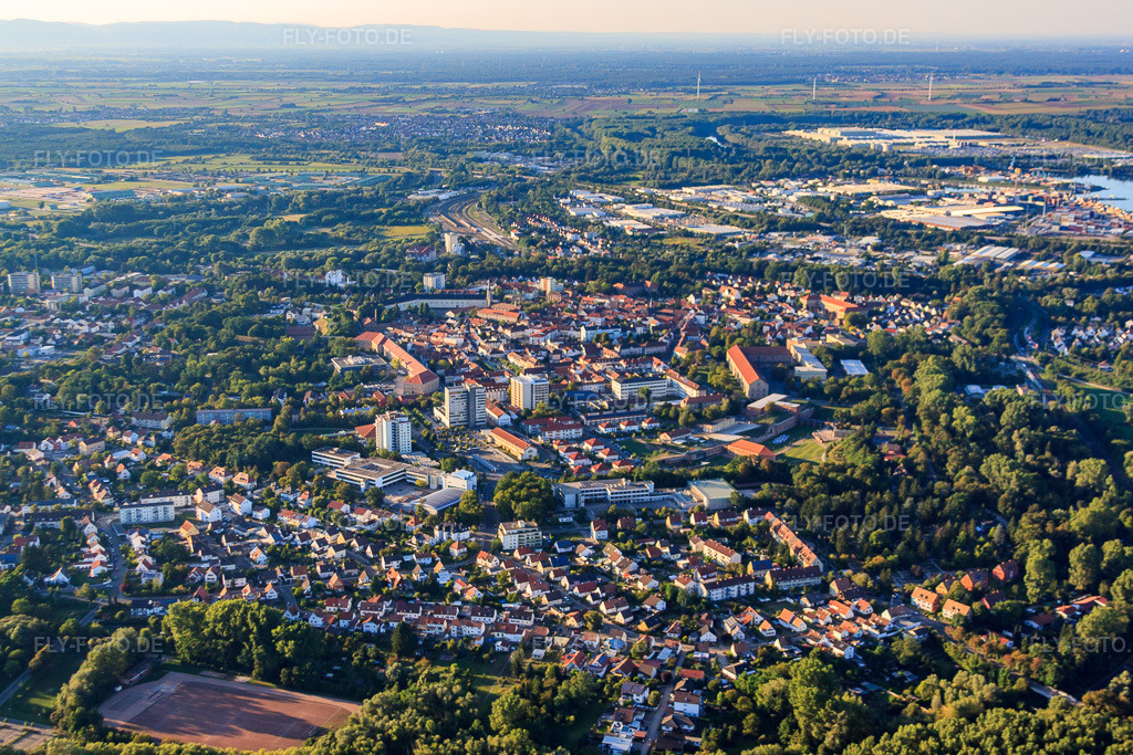 Luftbild: Stadtansicht von Süden in Germersheim im Bundesland Rheinland-Pfalz in Deutschland. Foto: IMG_59651.jpg vom 04.09.2013 durch Werner Riehm/FLY-FOTO.de
