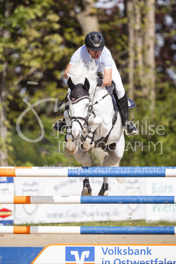 260503_Spenge_7_M2-Spr-m-steig-Anf-736 | Deine schönsten Turniermomente als professionelle Fotos! Entdecke hochwertige Pferdesport-Fotografie im Online-Shop. Jetzt Fotos finden & bestellen!