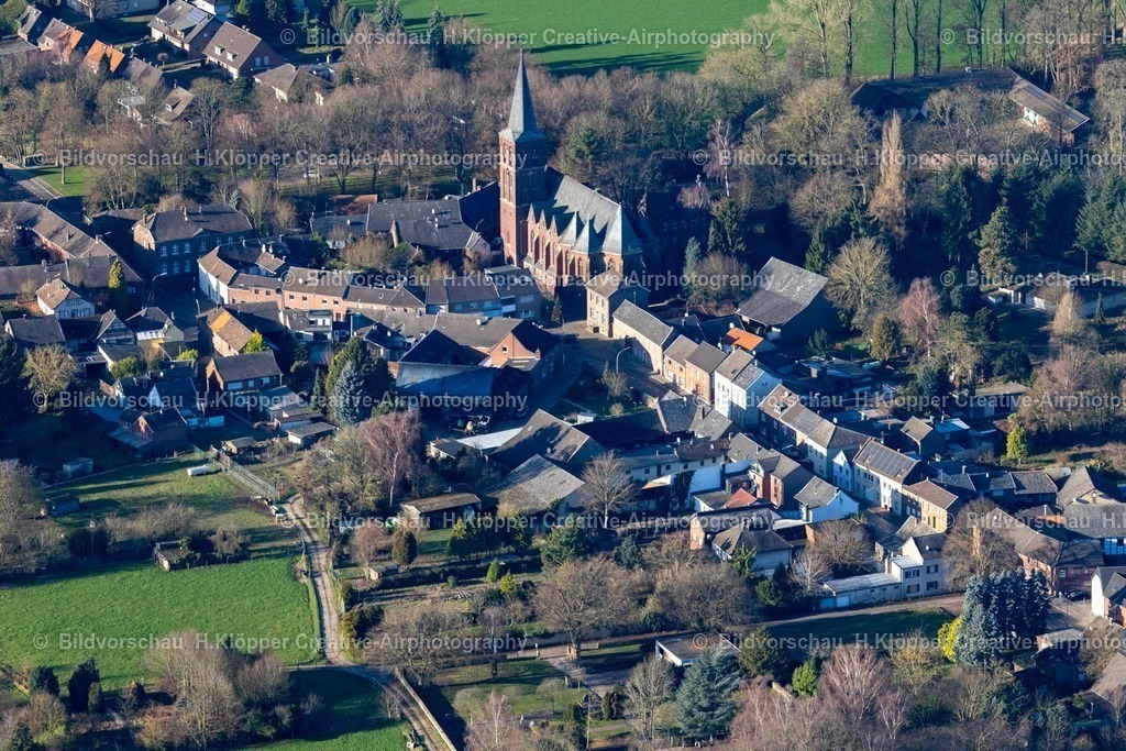 Luftbild Erkelenz-8453 | Luftbildfotografie Ortsansicht der Straßen und Häuser der Wohngebiete im Ortsteil Keyenberg in Erkelenz im Bundesland Nordrhein-Westfalen, Deutschland - Realisiert mit Pictrs.com