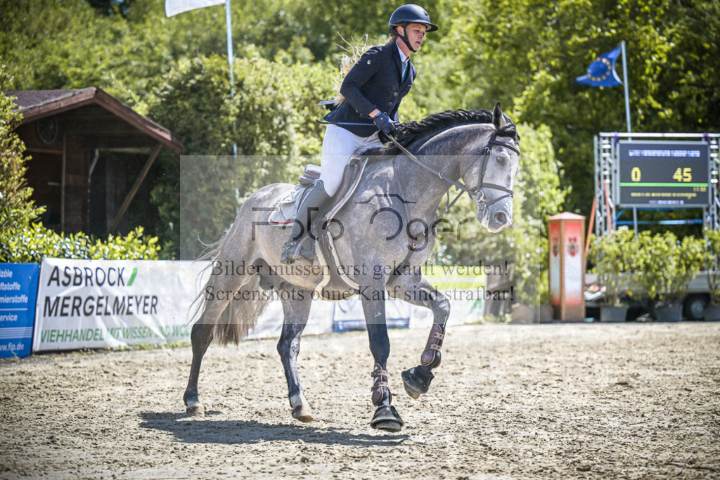 DOS_5658 | Entdecke hochwertige Reitturnierfotos von Foto Oger. Professionell, emotional und authentisch – jetzt Lieblingsmomente im Shop bestellen.Deutschlandweite Turnierfotografie. - Realisiert mit Pictrs.com