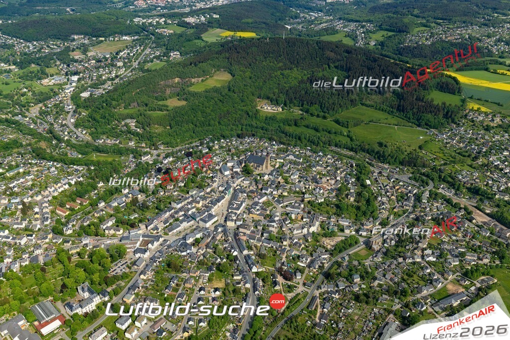 Das Luftbild der Stadt Schneeberg wurde 2022 vom Flugzeug heraus erstellt (keine Drohnen-Aufnahmen) Aufnahmehöhe ca.450 Meter- hohe Bildauflösung und Druck-Qualität. Garantiert!