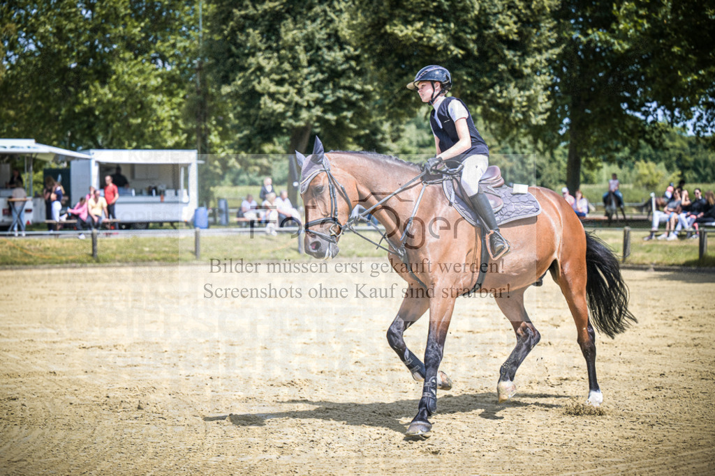 DOS_9132 | Entdecke hochwertige Reitturnierfotos von Foto Oger. Professionell, emotional und authentisch – jetzt Lieblingsmomente im Shop bestellen. - Realisiert mit Pictrs.com