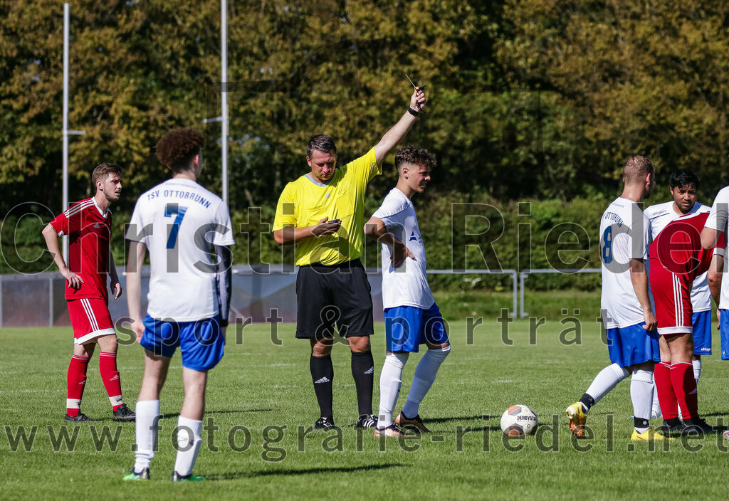 2023-08-19_018_SG_Markt_Schwaben_II_gegen_TSV_Ottobrunn_III | Markt Schwaben, Deutschland, 19.08.2023:
Fußball, C-Klasse 2023 / 2024, 1. Spieltag, (SG) Markt Schwaben II gegen TSV Ottobrunn III, Endergebnis: 0:4

Marcel Götz (SG Markt Schwaben, #14), Denis Alves Pilorz (TSV Ottobrunn, #7), Schiedsrichter Patrick König, Dennis Gutschi (TSV Ottobrunn, #6), Moritz Wagner (TSV Ottobrunn, #8)

Foto: Christian Riedel / fotografie-riedel.net