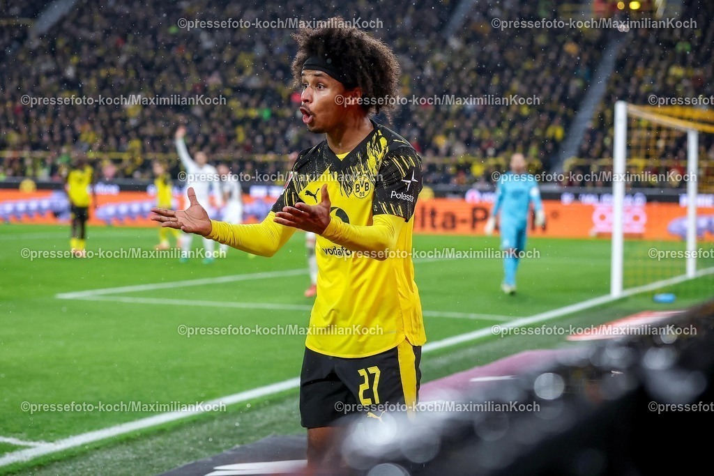 BVB07122501018 | 07.12.2025, Fußball, Borussia Dortmund - TSG 1899 Hoffenheimt, 1. Fußball Bundesliga, 13. Spieltag, Signal Iduna Park, Saison 2025 2026: Karim Adeyemi&nbsp;(BVB #27) gestikulierend auf dem Spielfeld   DFB regulations prohibit any use of photographs as image sequences and or quasi-video.