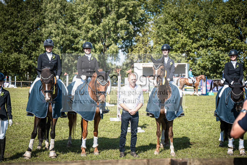 Z63_0019 | Entdecke hochwertige Reitturnierfotos von Foto Oger. Professionell, emotional und authentisch – jetzt Lieblingsmomente im Shop bestellen.Deutschlandweite Turnierfotografie. - Realisiert mit Pictrs.com