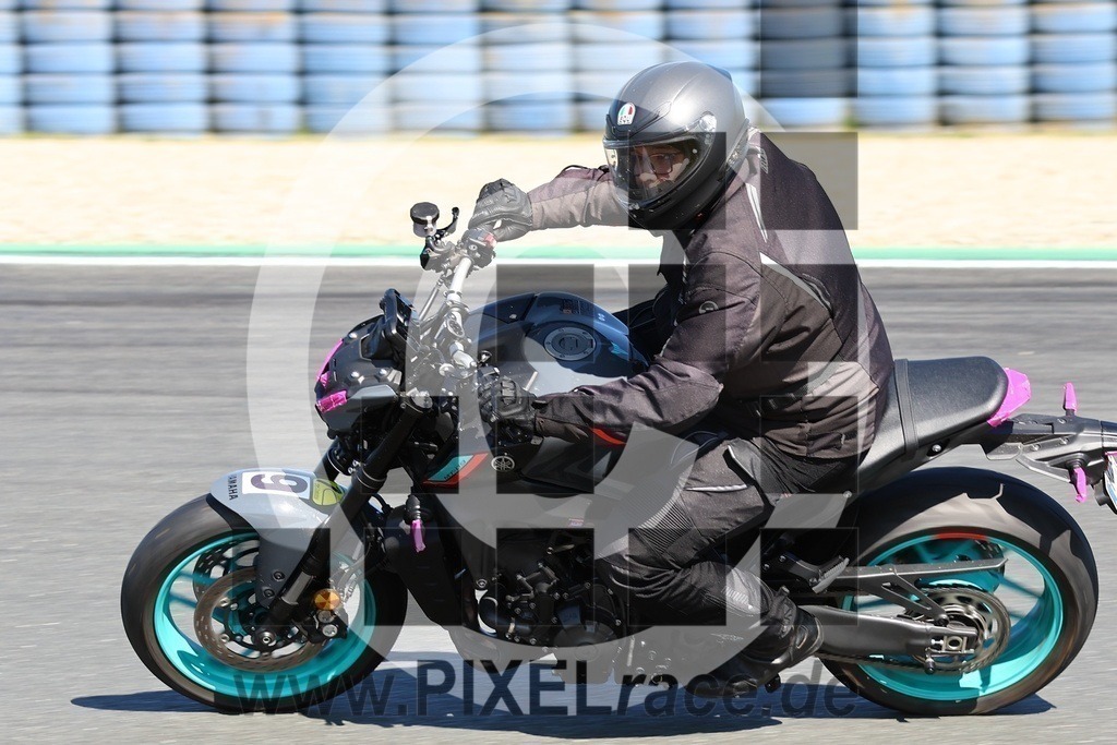 0009-20240513_04641 | Schöne Erinnerungen an spannende Momente - das festzuhalten ist unser Job. PIXELrace.de ist seit 2003 auf den Rennstrecken Europas unterwegs um die Action draußen beim Fahren und die wunderbare Stimmung imm Fahrerlager für euch einzufangen.