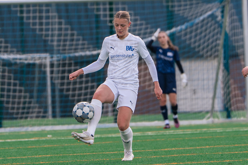 Fußball I Frauen I Saison 2025-2026 I Landesliga Weser-Ems I 13. Spieltag I BW Lohne - SV Olympia Uelsen I 9205 | jns.sportfotos - Realisiert mit Pictrs.com