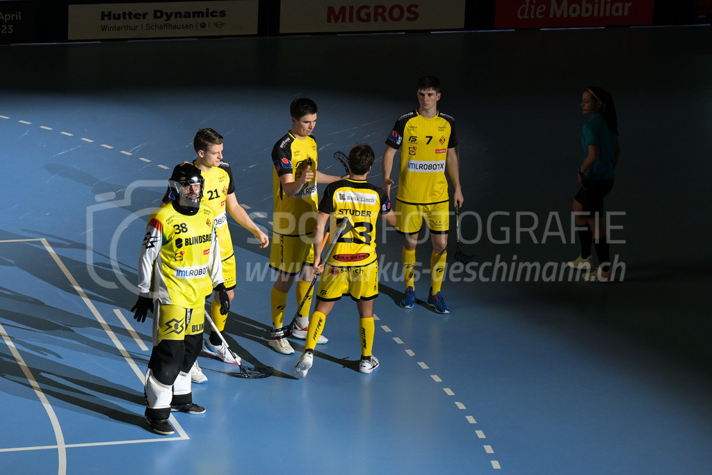 HC Rychenberg vs UHC Uster - 14. October 2022 | HC Rychenberg vs UHC Uster
AXA Arena, Winterthur
Starting Six mit Luca Locher (#38 HC Rychenberg), Niklas Rutz (#21 HC Rychenberg), Nils Conrad (#4 HC Rychenberg), Tobias Studer (#23 HC Rychenberg) und Levin Conrad (#7 HC Rychenberg).
Bild: Sportfotografie Markus Aeschimann | www.markus-aeschimann.ch - Realisiert mit Pictrs.com