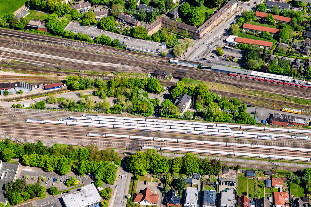 Hamburg_Eidelstedt_ICE Werk_Hamburgeidelstedt_ELS_4467010525 | HAMBURG 01.05.2025 Baustelle zum Neubau einer Instandhaltungswerkstatt, Bahnbetriebswerk und Ausbesserungswerk für die Wartung und Instandhaltung von Zug- Waggons " ICE Werk " an der Elbgaustraße im Ortsteil Eidelstedt in Hamburg, Deutschland. Weiterführende Informationen bei: Deutsche Bahn AG. // Railway depot and repair shop for maintenance and repair of trains " ICE Intercity Express " in the district Eidelstedt in Hamburg, Germany. Further information at: Deutsche Bahn AG. Foto: Martin Elsen
