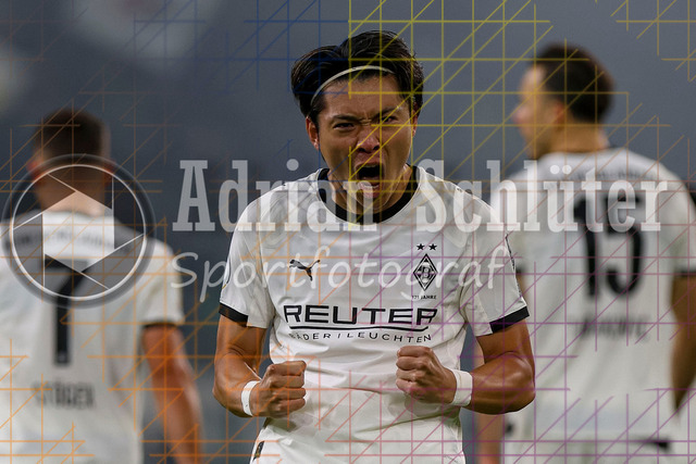 Borussia Mönchengladbach vs Karlsruher SC - DFB-Pokal 2. Runde | Mönchengladbach, Deutschland, 28.10.25:   Shuto Machino (Borussia Mönchengladbach) Torjubel, jubelt nach seinem Treffer zum 1:0 waehrend des Spiels der DFB-Pokal 2. Runde zwischen Borussia Mönchengladbach vs Karlsruher SC im Stadion im Borussia Park(Foto von Brauer-Fotoagentur / Adrian Schlueter)