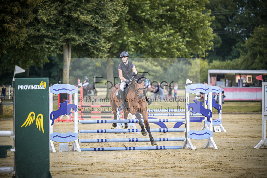 DOS_7343 | Entdecke hochwertige Reitturnierfotos von Foto Oger. Professionell, emotional und authentisch – jetzt Lieblingsmomente im Shop bestellen. - Realisiert mit Pictrs.com