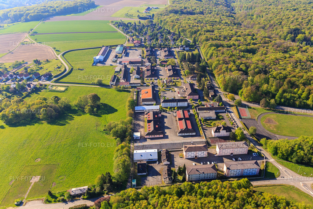 Vue aérienne: Camp Drachenbronn à Drachenbronn-Birlenbach dans le département Bas Rhin, France.Photo: IMG_099326.jpg prise le 30/04/2017 par Werner Riehm/FLY-FOTO.euRésolution de l'original: 4679 x 3119 px