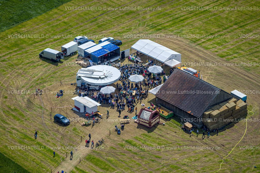 Sundern230504907Stockum | Luftbild, Stockumer Scheunengaudi, Festplatz mit Scheune Im Karweg, Stockum, Sundern, Sauerland, Nordrhein-Westfalen, Deutschland