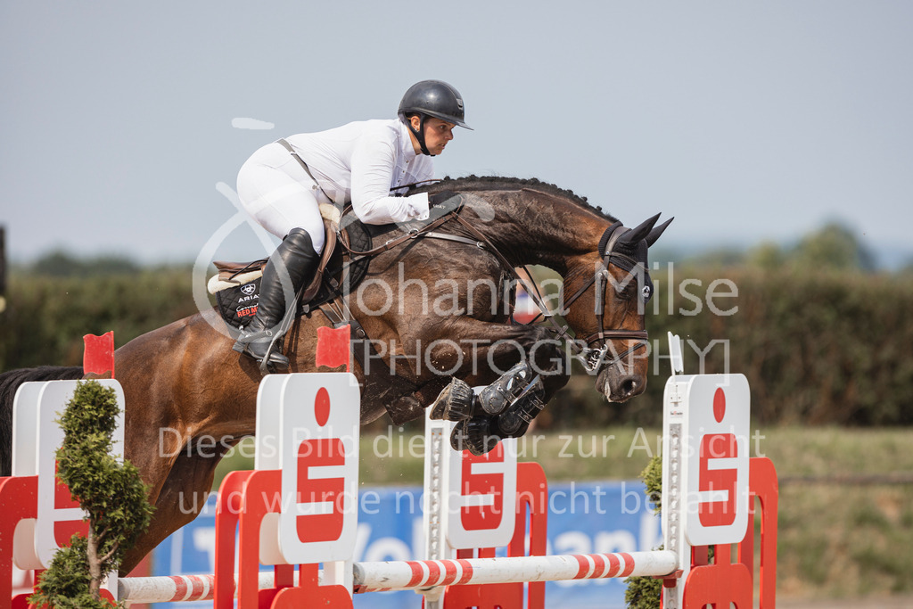 240627_LüPfSpTa_SprPf-L-137 | Deine schönsten Turniermomente als professionelle Fotos! Entdecke hochwertige Pferdesport-Fotografie im Online-Shop. Jetzt Fotos finden & bestellen!
