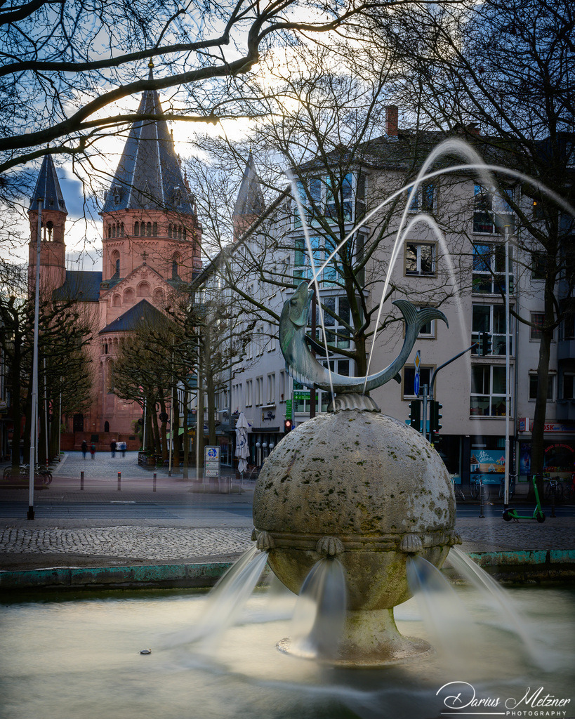 Der Fischtorbrunnen in Mainz am Fischtorplatz | Der Fischtorbrunnen in Mainz am Fischtorplatz