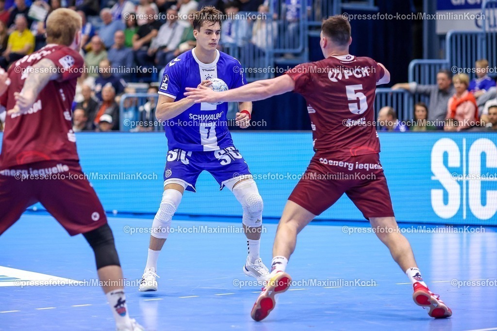 Gum25042501096 | 25.04.2025, Handball, HBL, VfL Gummersbach - 1. VfL Potsdam, Schwalbe-Arena: Julian Köster (GUM #7) gegen Josip Simic (VfL Potsdam #05) 
