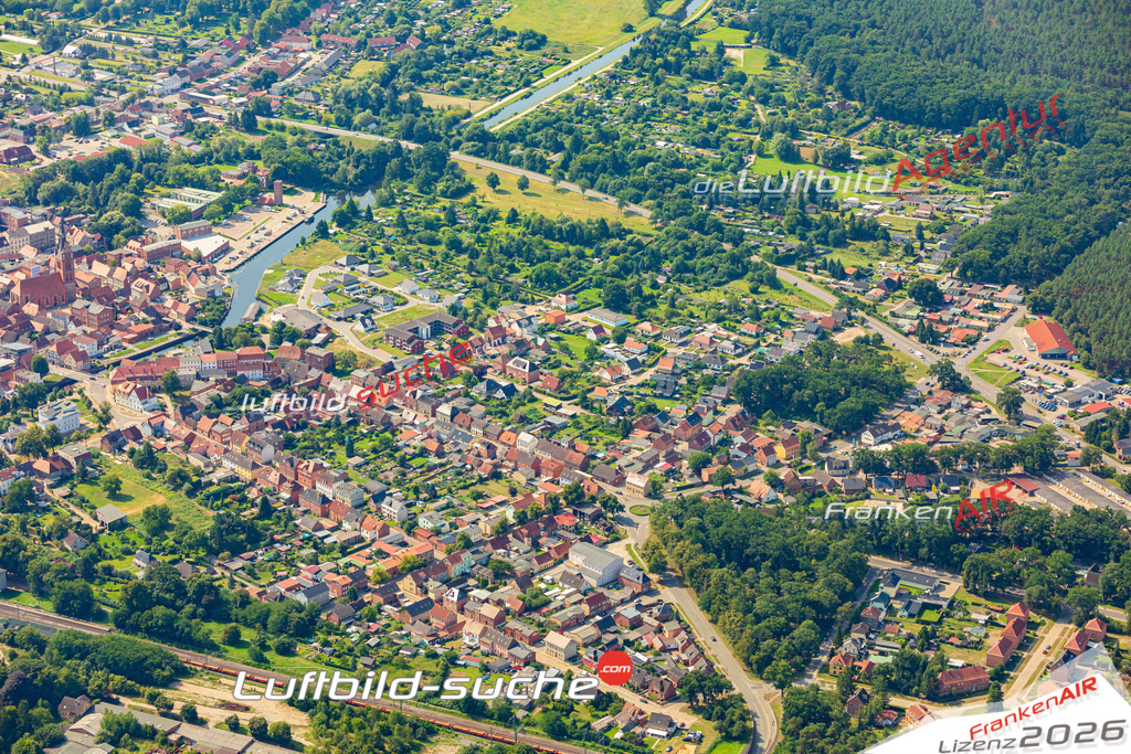 Übersichts Bild Grabow - Die Luftaufnahme wurde 2025 vom UL-Flugzeug heraus erstellt ( keine Drohnenaufnahme ) - Hochauflösende Luftaufnahme - für Wandbilder und großformatige Ausdrucke geeignet. Das besondere Geschenk!Hier alle&nbsp;Infos zur Lizenzierung der LuftaufnahmeWir fliegen auch dieses Jahr wieder in Ihre Region um Luftbilder zu erstellen.- Luftbild anfragen