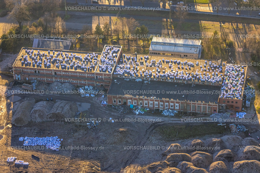 Bottrop230201815 | Luftbild, Abriss Zechengebäude Prosper II-Gelände an der Knappenstraße neben dem Malakowturm, Entsorgung, Batenbrock-Süd, Bottrop, Ruhrgebiet, Nordrhein-Westfalen, Deutschland