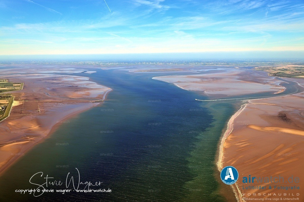 Halligen-Inseln-Weltnaturerbe-Wattenmeer-Mai-23-airwatch-wagner-240A3258 | Entdecken Sie atemberaubende Luftbilder und Fotografien auf airwatch.de - Tauchen Sie ein in eine Welt voller faszinierender Aufnahmen aus der Vogelperspektive.