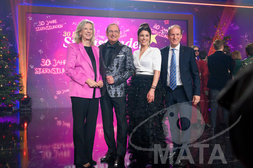 _DWA2134 | Dr. Katja Wildermuth, Volker Heißmann, Sandra Rieß, Thomas Jansing bei '30 Jahre Sternstunden-Gala 2023' in der Frankenhalle. Nürnberg, 15.12.2023 - Realisiert mit Pictrs.com