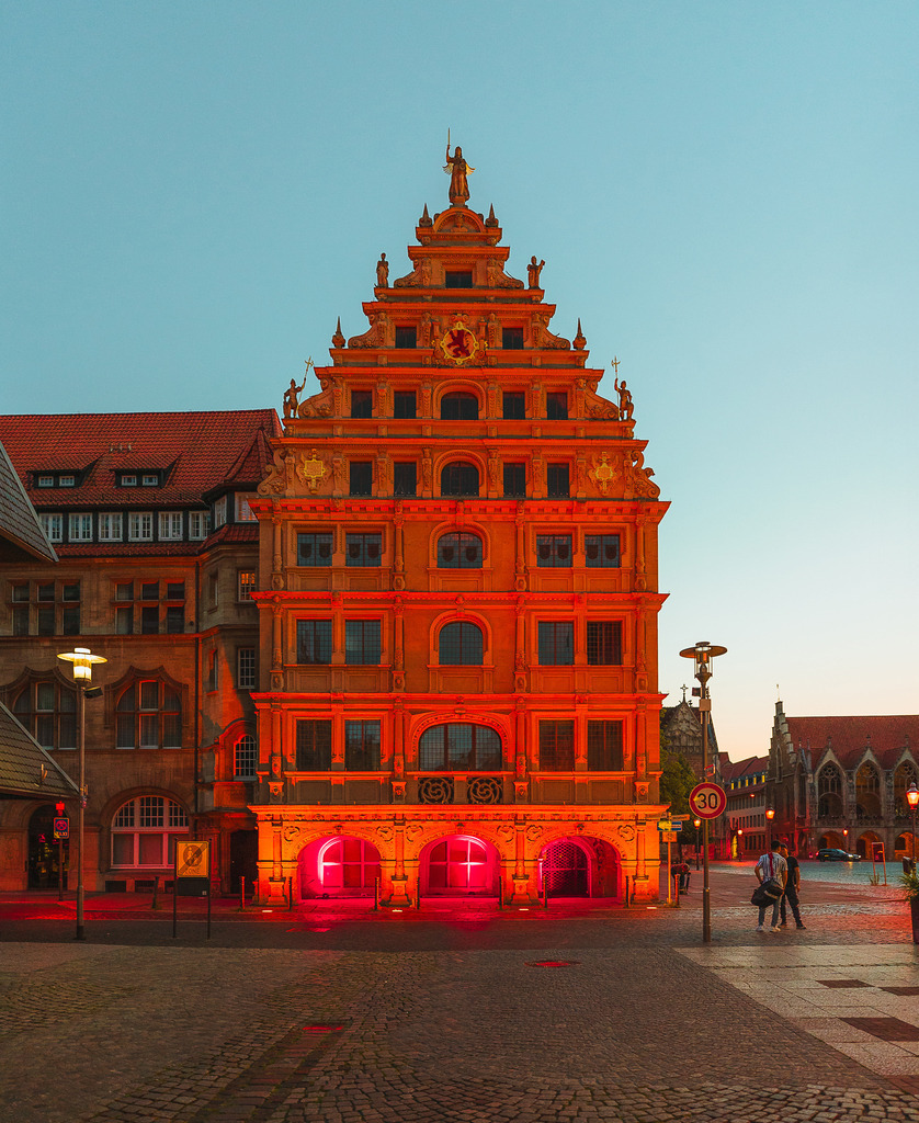 Altstadtmarkt | Entdecke exklusive Fotokunst aus Braunschweig: Bildband, Leinwände, Postkarten, Kalender, digitale Downloads & Bildlizenzen. Jetzt im offiziellen Beautiful Braunschweig Shop! - Realisiert mit Pictrs.com