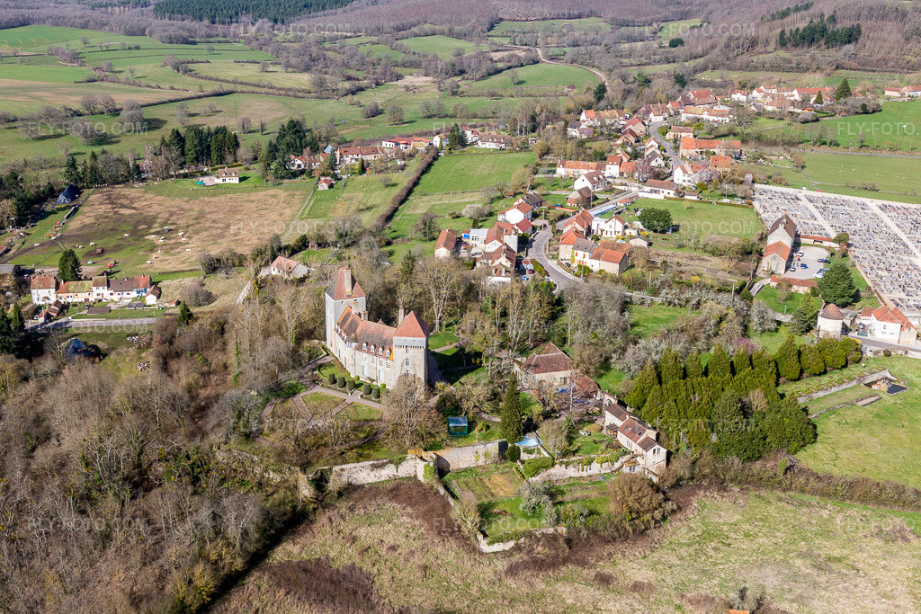 Aerial view: View of the town in Épinac in the state Saone et Loire, France. – Photo: IMG_105427.jpg taken on 04/01/2018 by Werner Riehm/FLY-FOTO.com – Resolution of the original: 4881 x 3254 px